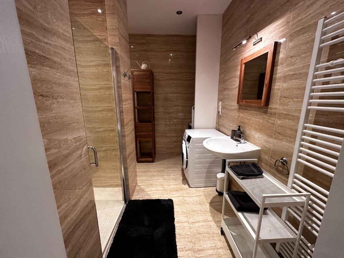 Gorkeho Apartment In City Centre Bratislava Esterno foto