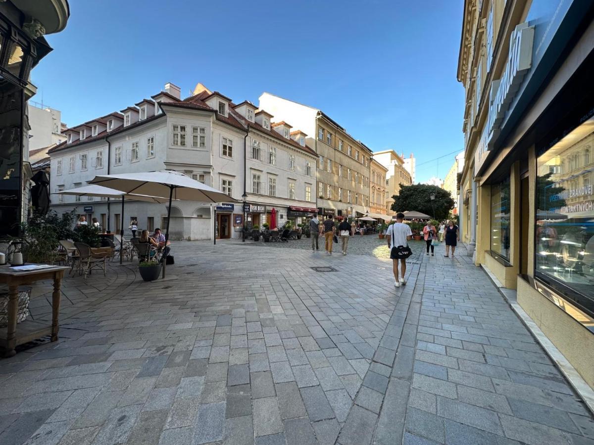 Gorkeho Apartment In City Centre Bratislava Esterno foto