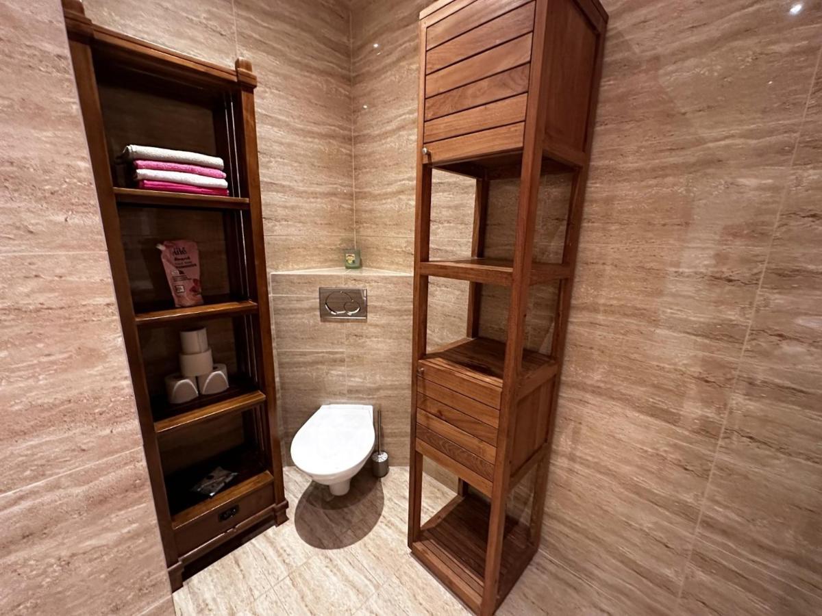 Gorkeho Apartment In City Centre Bratislava Esterno foto
