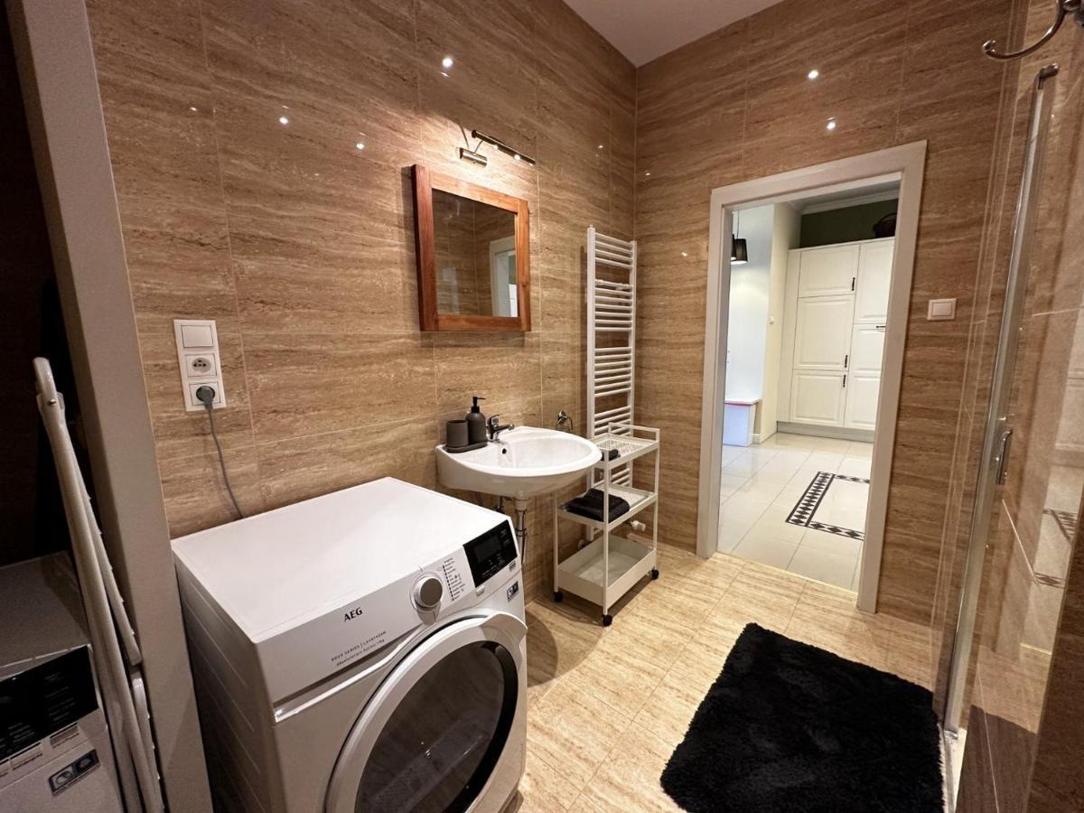 Gorkeho Apartment In City Centre Bratislava Esterno foto