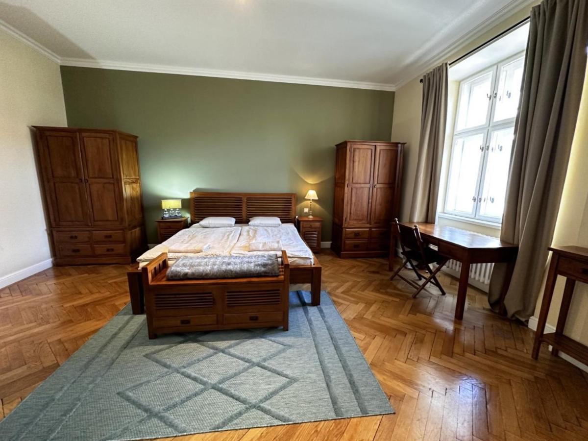 Gorkeho Apartment In City Centre Bratislava Esterno foto