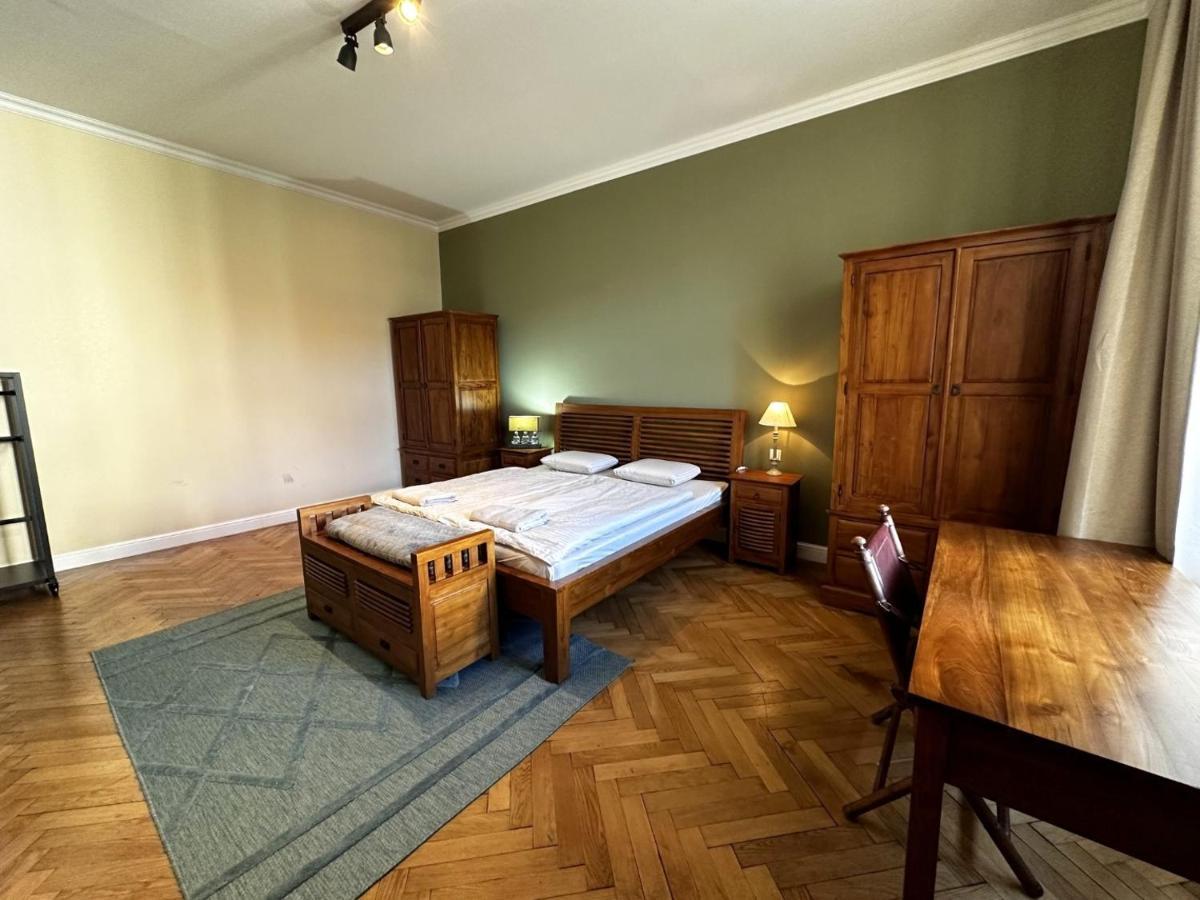 Gorkeho Apartment In City Centre Bratislava Esterno foto
